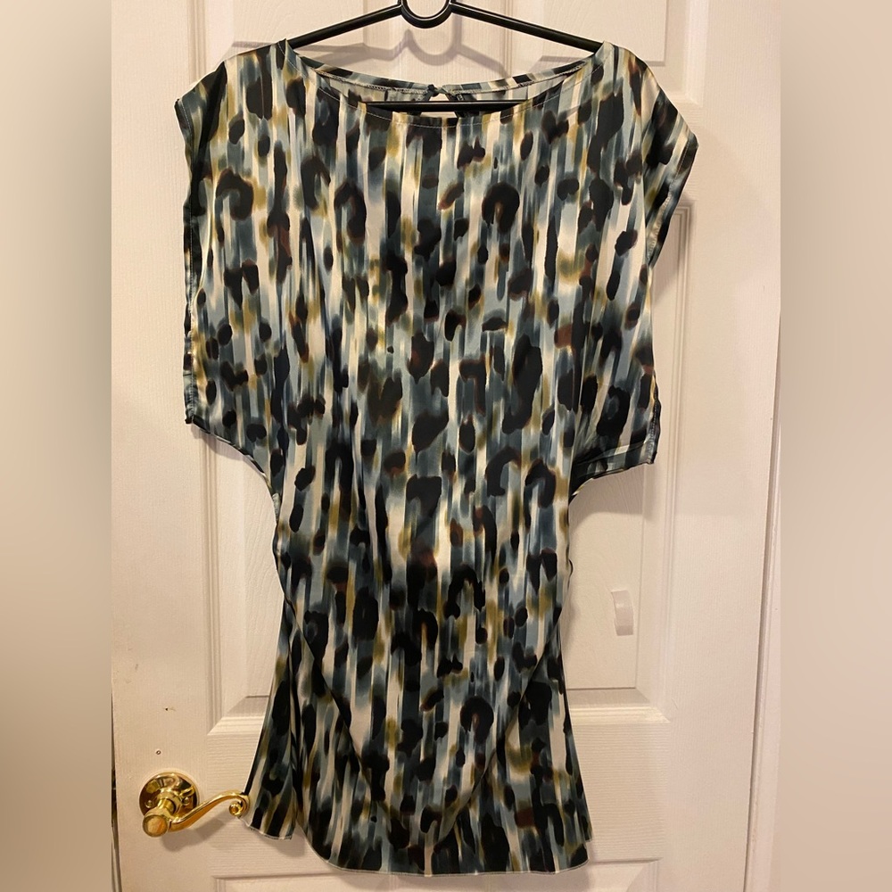 Great Mini Dress with Open Back and Blue Highlights